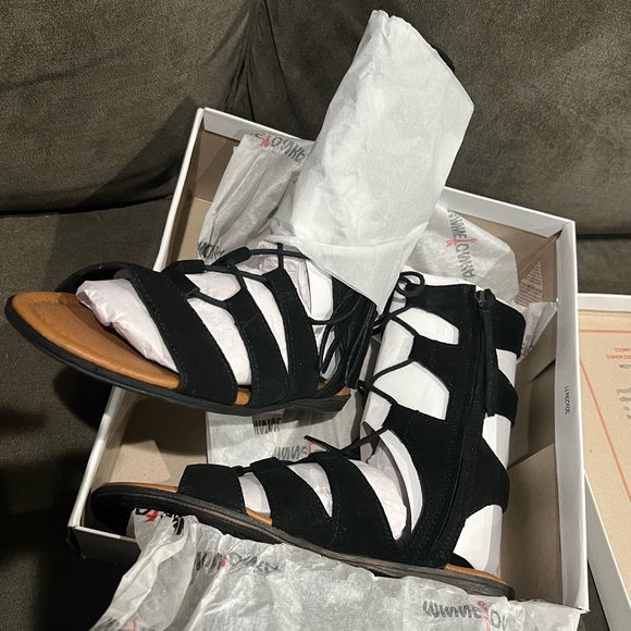 NEW Minnetonka Milo’s Black Suede Fringe Gladiator Sandals Western Tribal 10 - Picture 2 of 6